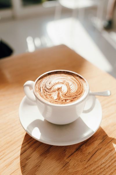 A freshly made latte on a café table